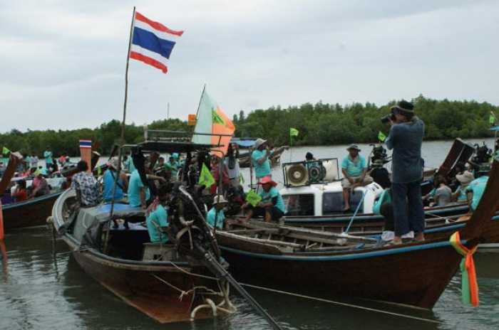 Krabi fishermen protest coal-fired power plant