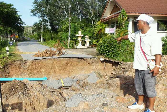 Sinkhole forces Phuket villagers to take prison detour