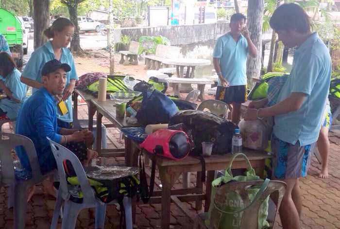 Tourist speedboat struck by lightning, rescued north of Phuket