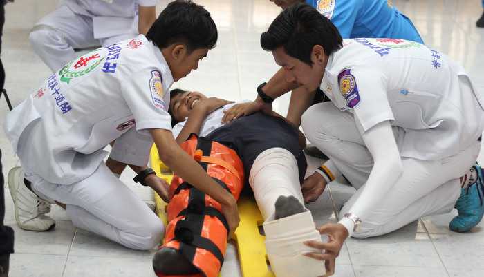 Phuket students learn to save lives