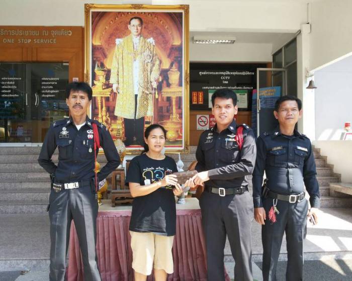 Phuket restaurant owner saves the month for woman in Cherng Talay