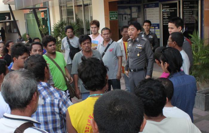 Phuket tuk-tuk blockade ousts Patong Police superintendent
