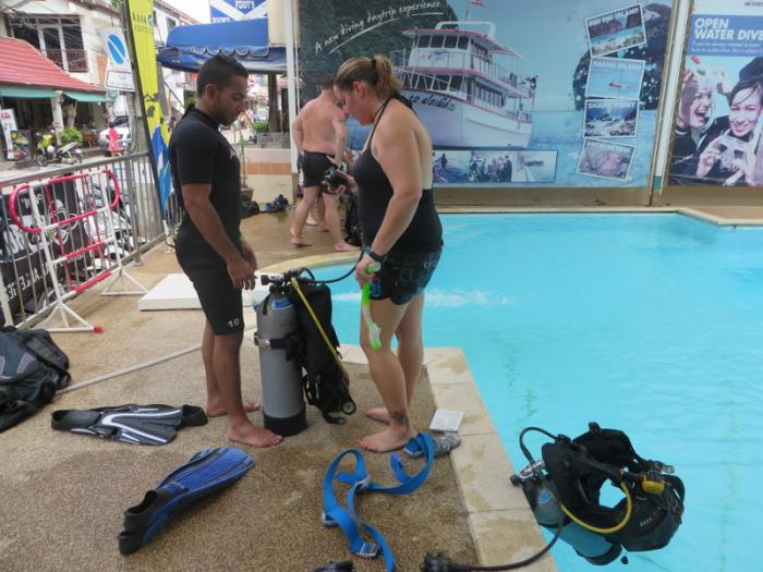 Foreigners in Phuket: Dive shop blitz clarifies instructors’ work descriptions