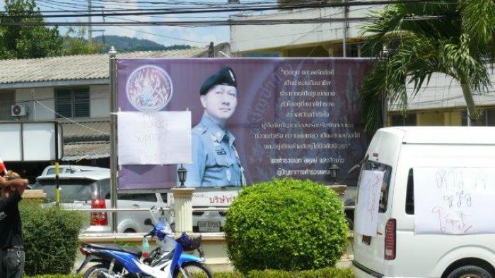 Road death inaction sparks blockade of Phuket police station