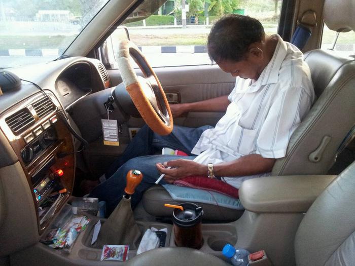 Phuket Airport taxi driver faces inquest for drunk nap behind the wheel