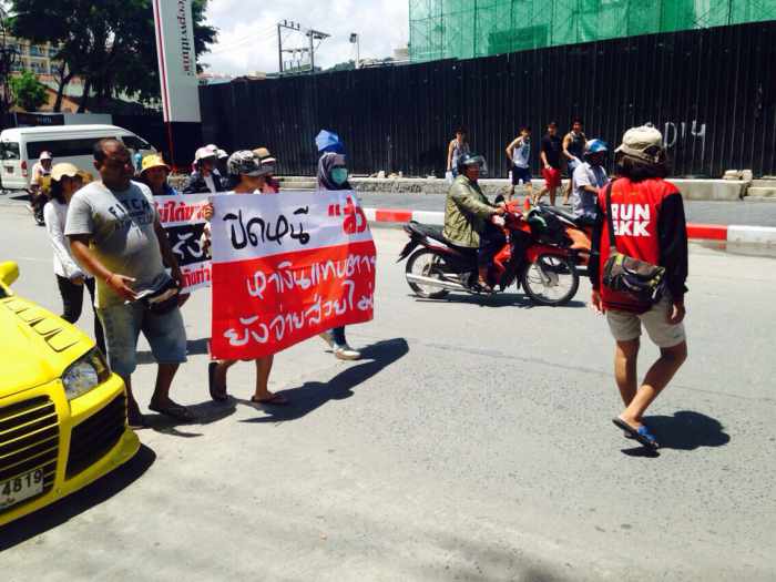 Breaking News: Phuket pirated goods vendors protest paying off officials