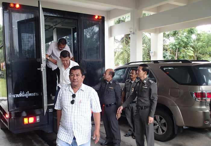 10,000 pages of evidence turned over to Phuket prosecutor for taxi-mafia cases