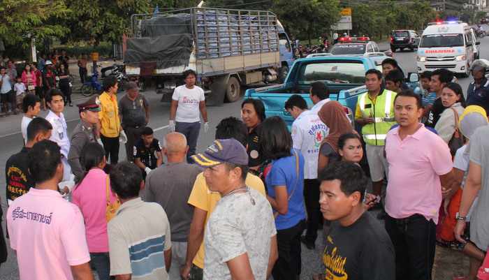 Helmetless motorcyclist dead after hitting pick-up truck