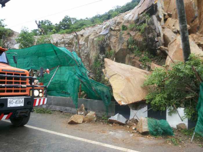 Rockslide danger remains on Phuket’s busy bypass road