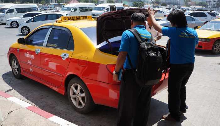 Poll: Phuket majority demands cheaper taxis, outliers say ‘pay more’