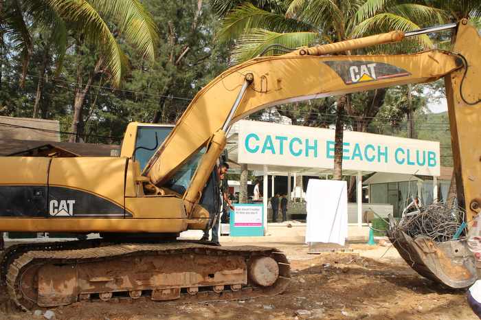 Phuket Poll: Overwhelming support for the “clear the beaches’ campaign