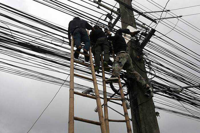 Electric shock puts Phuket TOT worker in hospital