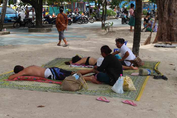 Phuket beach vendors given more time to lodge complaints