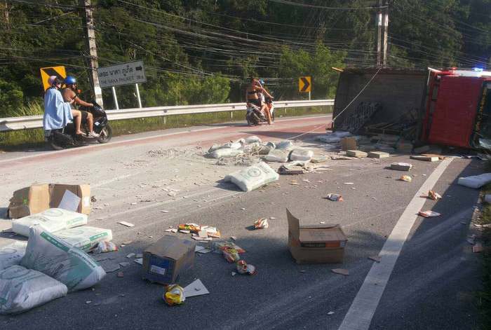 Minivan camera catches epic Phuket truck crash [video] | Thaiger