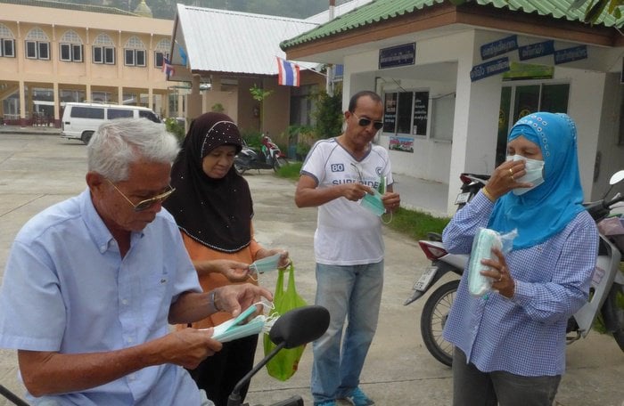 Free air pollution masks distributed at Phuket hospitals, government offices [video] | Thaiger