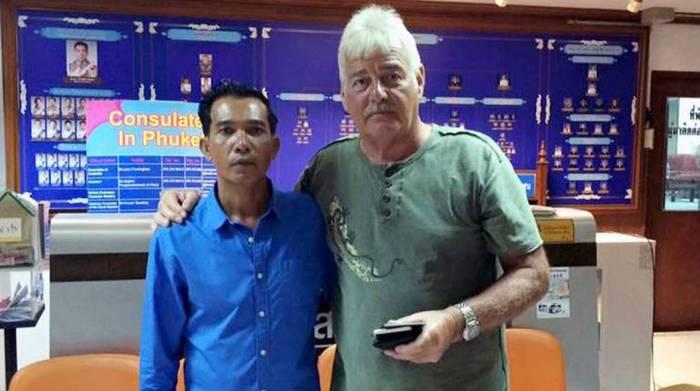 Phuket tuk-tuk driver returns Brit’s cash-stuffed wallet