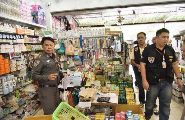 Cosmetic shop raid seizes 100,000 baht worth of unlabelled products