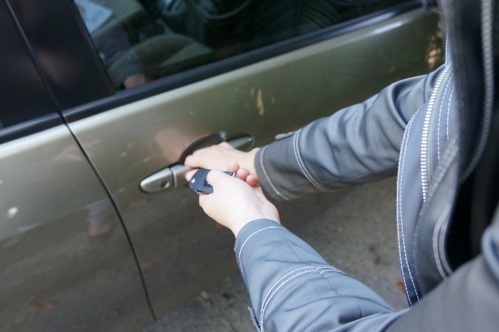 Police warn of car robberies through hacked remote controls