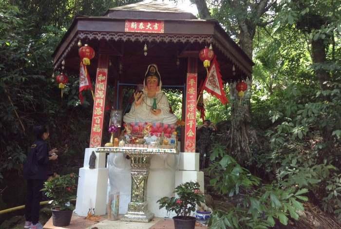 Chalong bodhisattva image to be removed