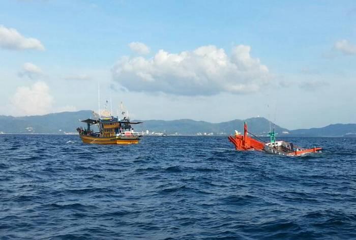 Six saved from sinking fishing boat off Phuket beach