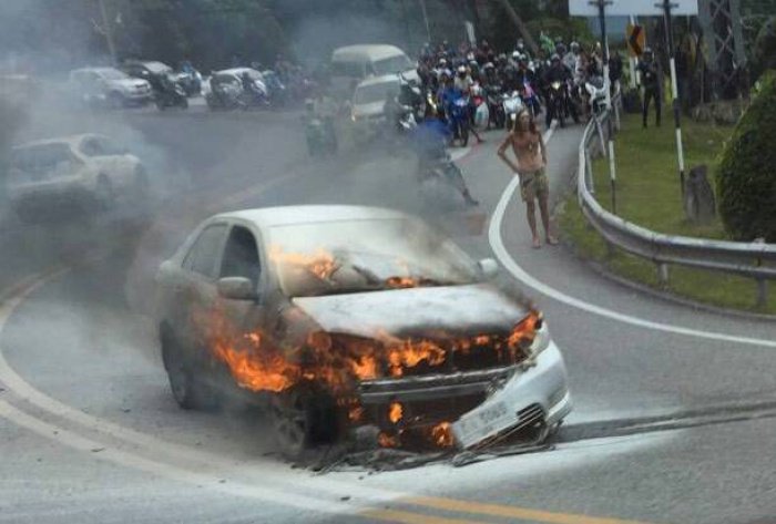 Frenchman escapes flaming car on Phuket hill [video] | Thaiger