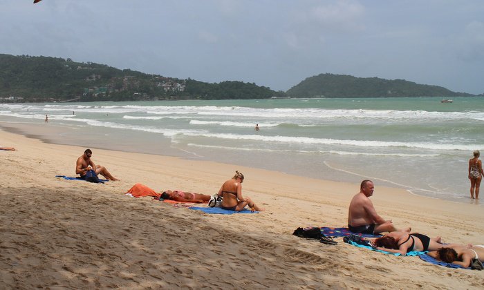 Packaged snacks approved as Phuket beach eats