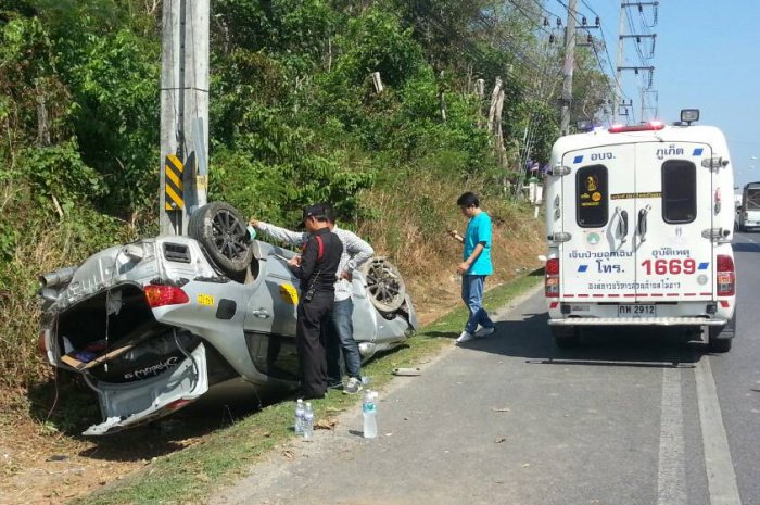 Phuket airport taxi flips, Chinese tourist family escape serious injury