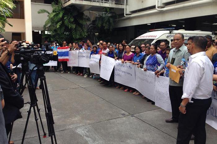 Phuket beach vendors implore PM Prayut for help