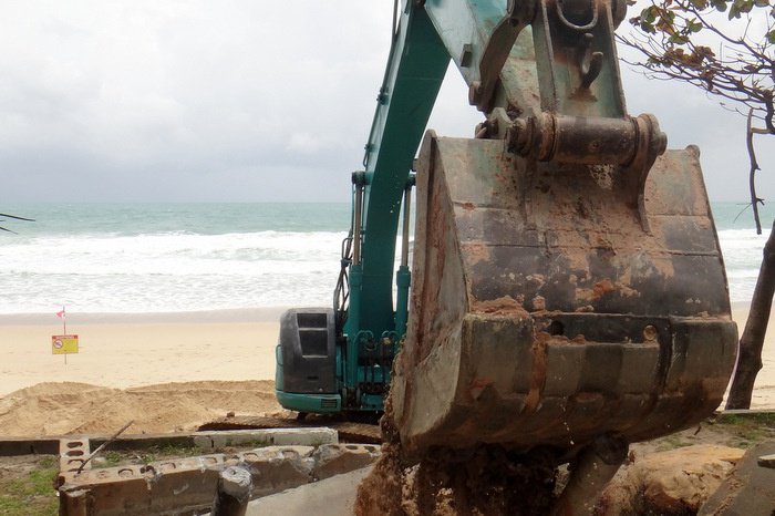 Breaking News: Phuket bans beach sand