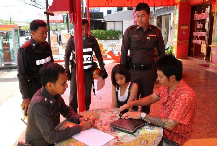 Phuket gold buyer dodges counterfeit money charge