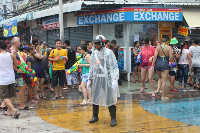 Phuket police warn of arrests for breaking Songkran no alcohol, safety rules