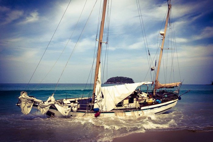 Phuket yachties help re-float Aussie’s beached boat