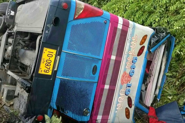 Bangkok-Phuket bus flips in Krabi, 20 injured