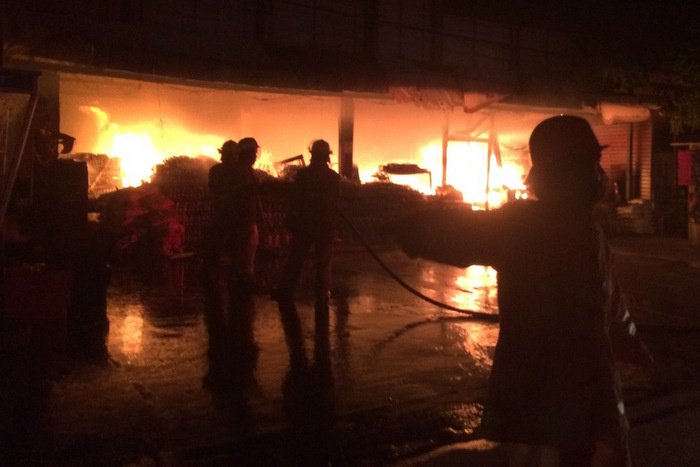 Customers flee as fire guts Phuket SuperCheap