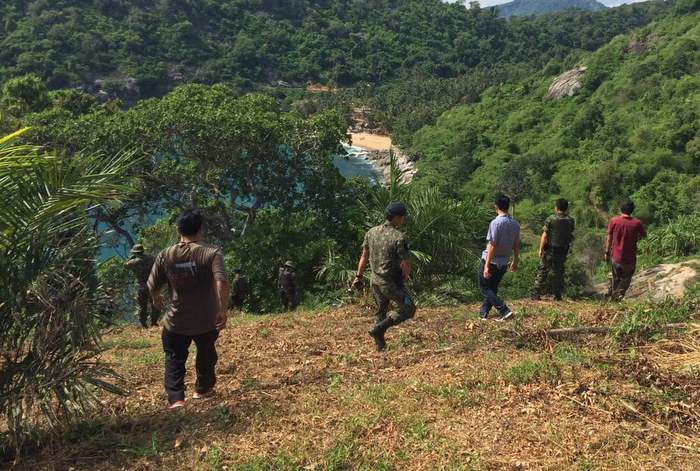 Navy raids small, illegal Phuket beach operation