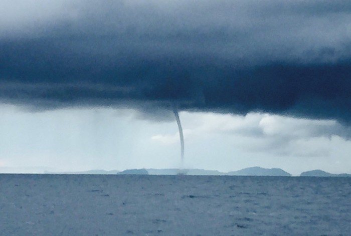 Krabi waterspout excites tourists, fishermen