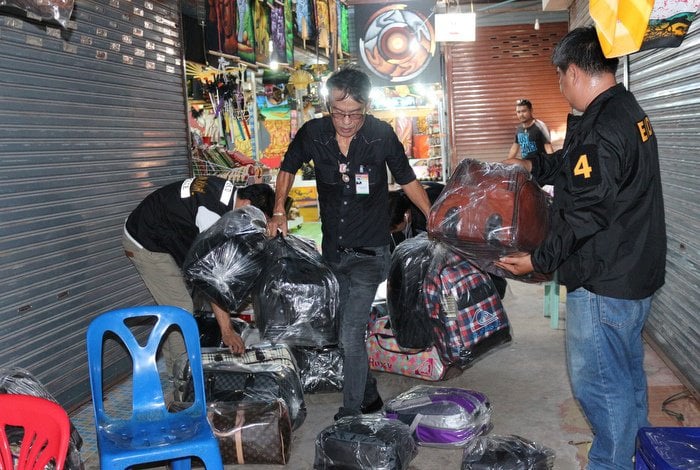 Pirated goods vendors flee Kata-Karon shops