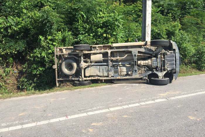 Twelve hurt after truck flips in Thalang