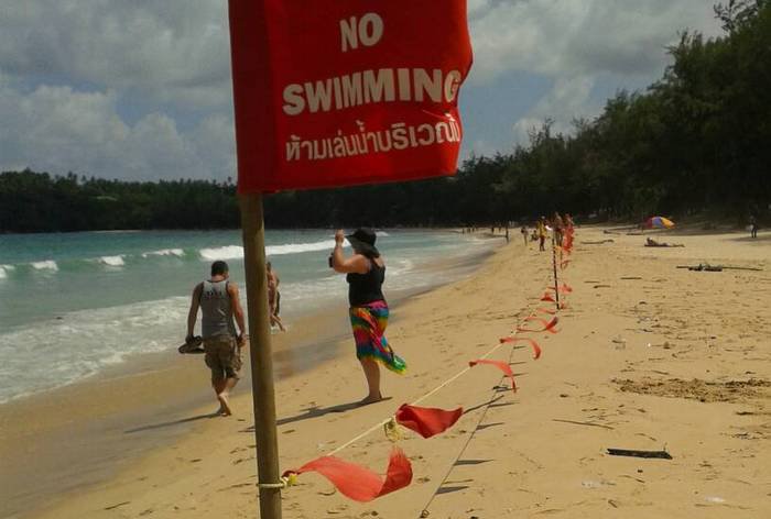 Phuket gets heavy rain, rough seas for weekend