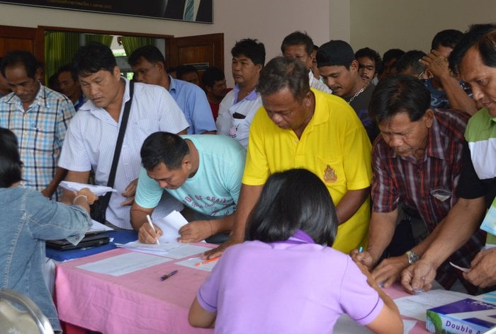 Schools of Phuket fishermen scramble to get legal