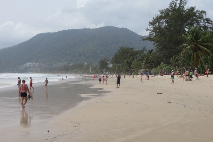 Body washes up on Patong beach