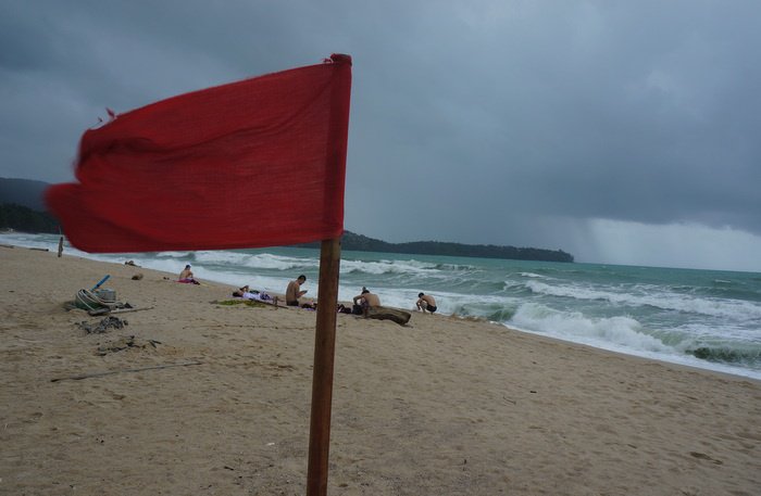 Phuket’s small boat warning remains in effect