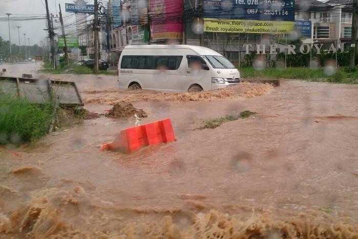 Severe flooding at Samkong intersection