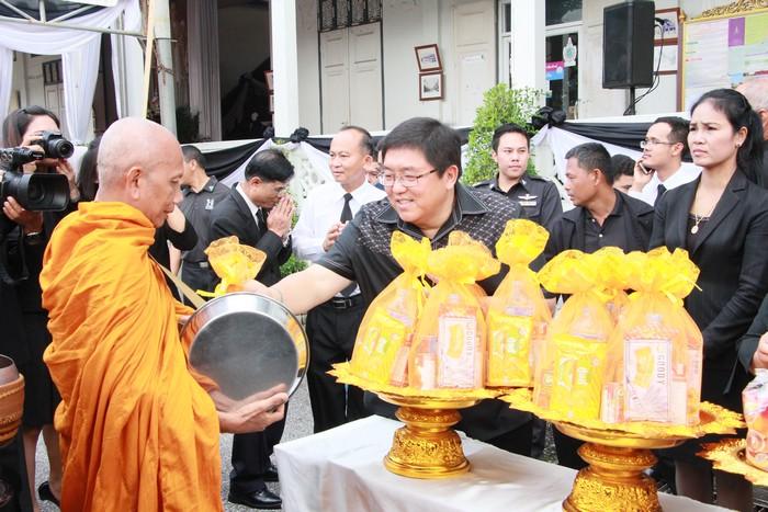 Phuket Buddhists hold prayer vigils for 100-day mourning period