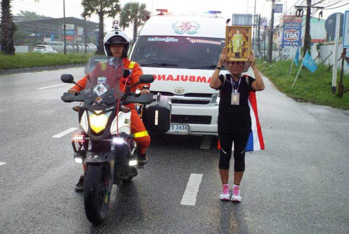 Phuket woman begins her walk to the Grand Palace