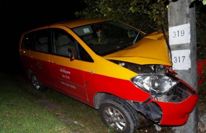 Taxi driver escapes death in single vehicle crash