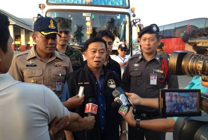 Phuket officials suspend licence for companies hiring illegal guides