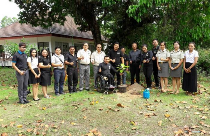 Paralympian visits Phuket during 10,000km journey