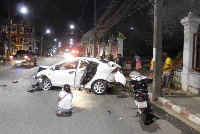 Sober driver slams into Phuket Police Station