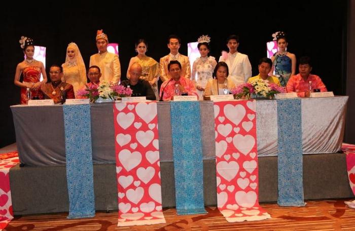 OTOP gets lovely for Valentine-themed festival [video] | Thaiger